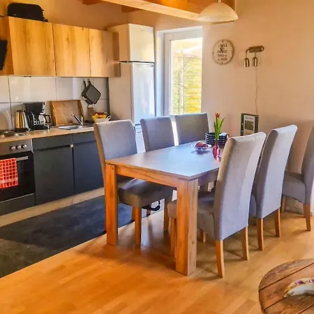 Gruenes Sundchalet